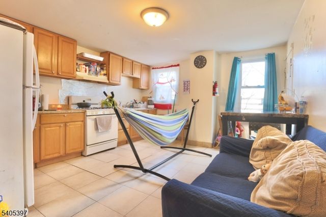 417 Franklin St, Elizabeth City, NJ 07206