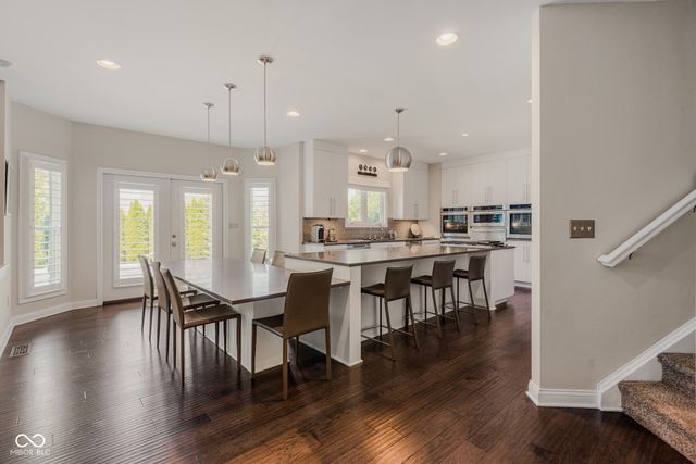 950 Westlake Hills Drive, Columbus, IN 47201