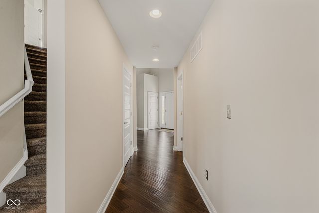 950 Westlake Hills Drive, Columbus, IN 47201
