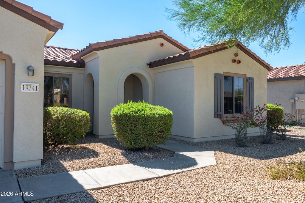 19241 N EMERALD COVE Way, Surprise, AZ 85387 — photo 3