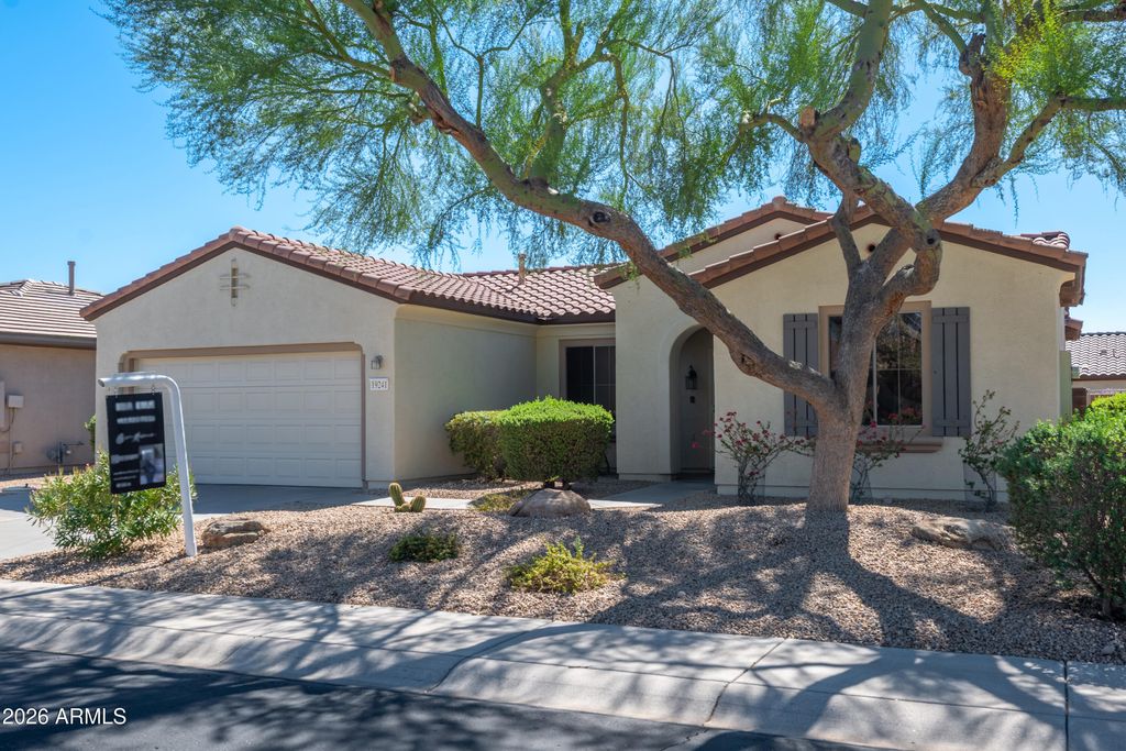 19241 N EMERALD COVE Way, Surprise, AZ 85387 — photo 4
