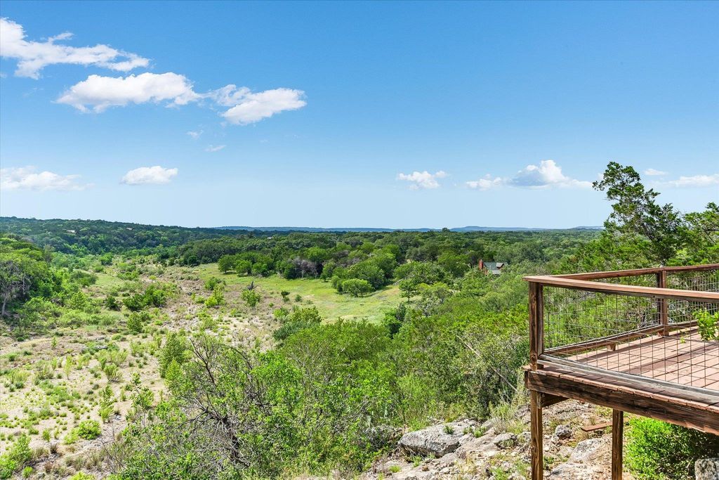 700 CLIFFSIDE RD, Wimberley, TX 78676
