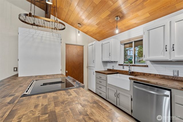 12509 Patricia Lane, Burlington, WA 98233