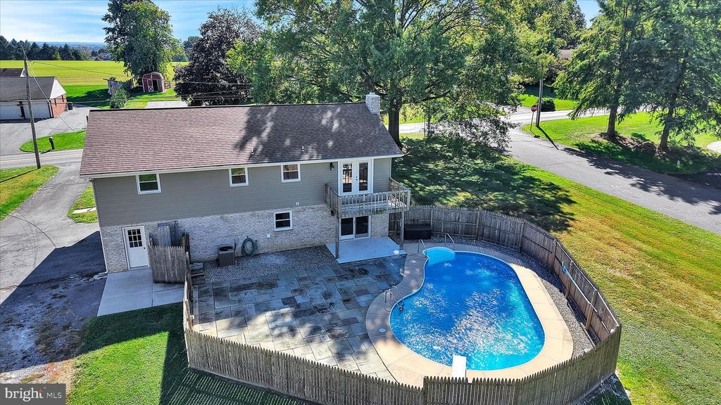 Image 41 of property listing at 34 FAIRLAND RD, Manheim, PA 17545