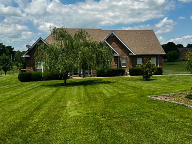 537 Tuck Rd, Lafayette, TN 37083