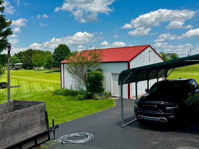 537 Tuck Rd, Lafayette, TN 37083