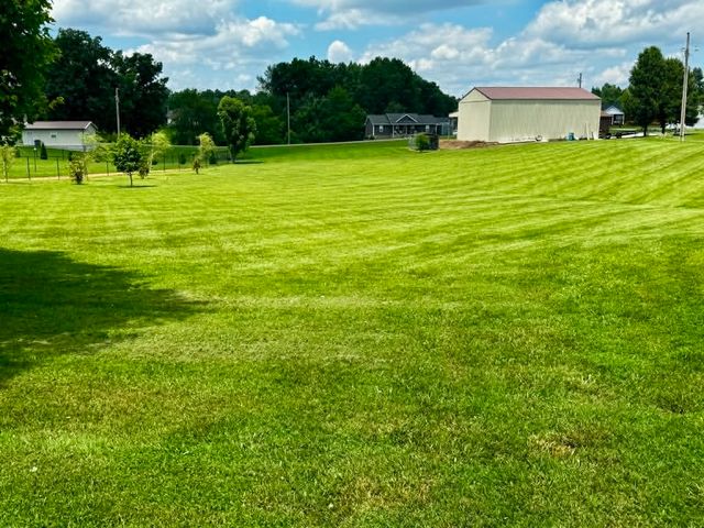 537 Tuck Rd, Lafayette, TN 37083