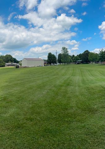 537 Tuck Rd, Lafayette, TN 37083