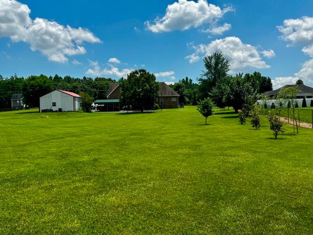 537 Tuck Rd, Lafayette, TN 37083