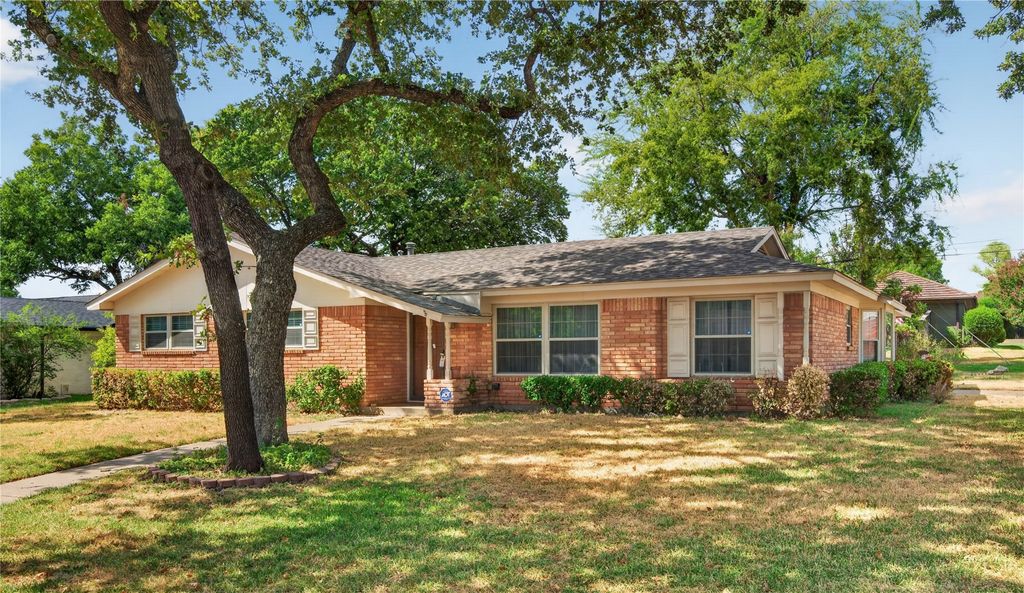 520 Circleview Drive N, Hurst, TX 76054 — exterior
