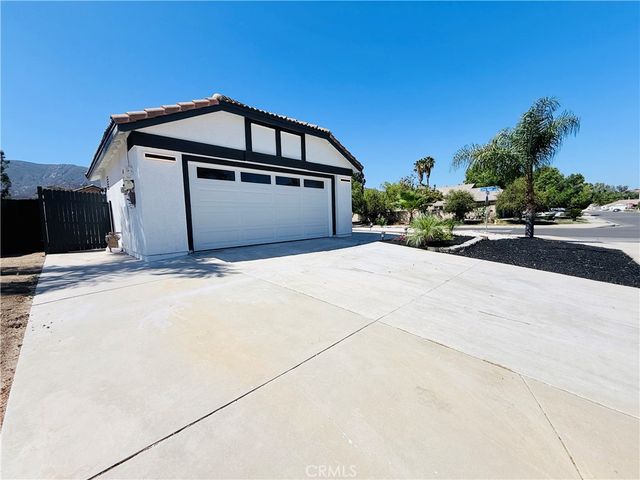 19415 SWEETWOOD Lane, Lake Elsinore, CA 92530