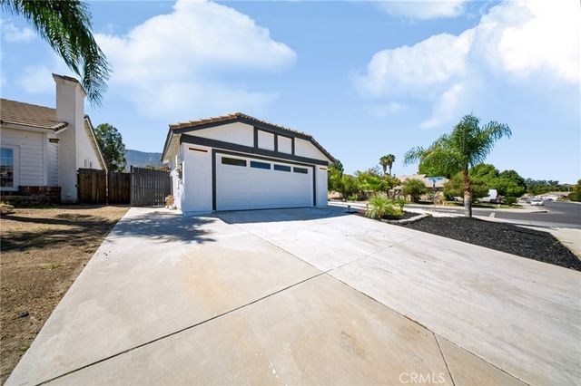 19415 SWEETWOOD Lane, Lake Elsinore, CA 92530