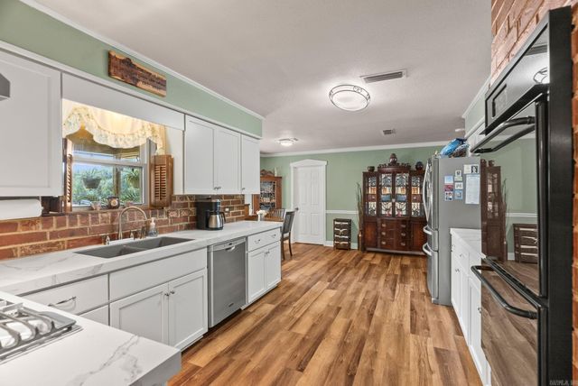 1 Cedar Oaks Dr, Conway, AR 72032