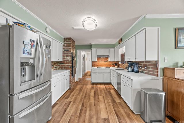 1 Cedar Oaks Dr, Conway, AR 72032