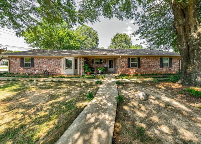1 Cedar Oaks Dr, Conway, AR 72032