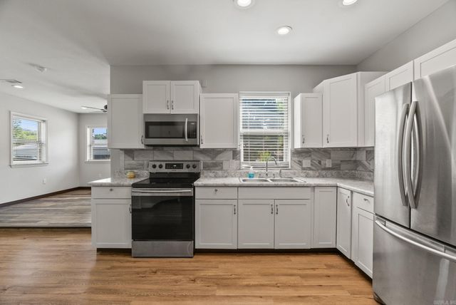 1 Cedar Oaks Dr, Conway, AR 72032