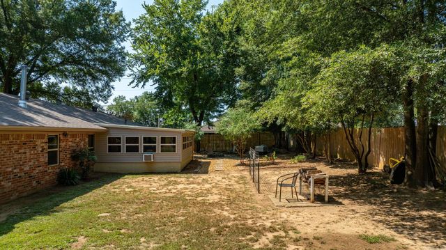 1 Cedar Oaks Dr, Conway, AR 72032