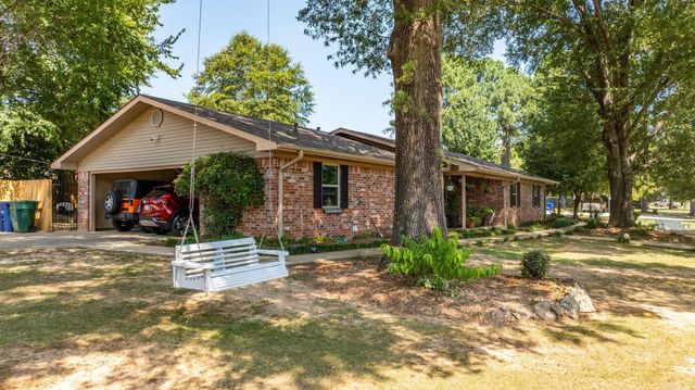 1 Cedar Oaks Dr, Conway, AR 72032