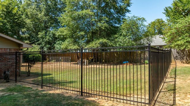 1 Cedar Oaks Dr, Conway, AR 72032