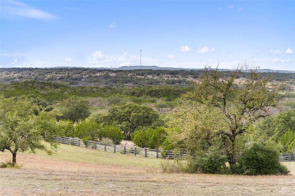 106 Quail PT, Spicewood, TX 78669