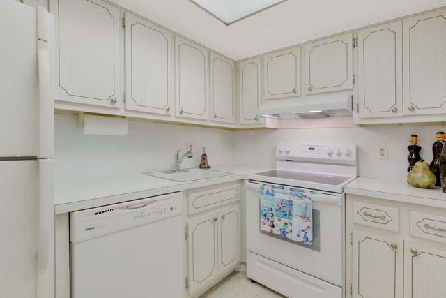120 Lehane Terrace 109, North Palm Beach, FL 33408