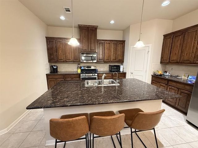 6687 DeLeon Street, Irving, TX 75039