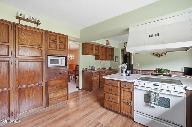 7032 County Road 2, Swanton, OH 43558