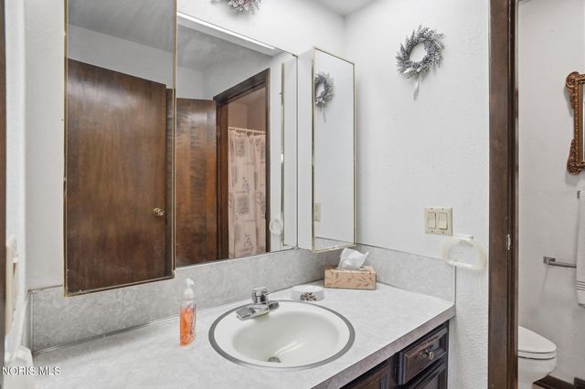 7032 County Road 2, Swanton, OH 43558