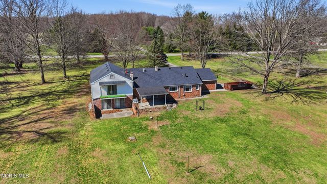 7032 County Road 2, Swanton, OH 43558