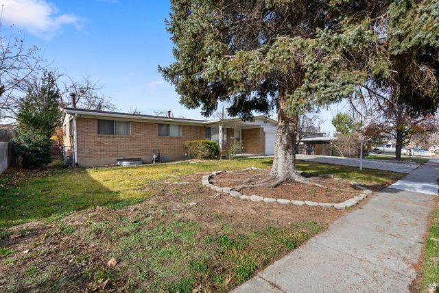 6884 S BELLA VISTA DR, Cottonwood Heights, UT 84121