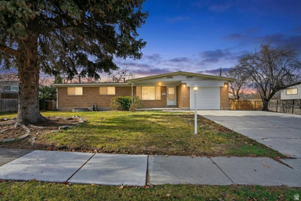 6884 S BELLA VISTA DR, Cottonwood Heights, UT 84121