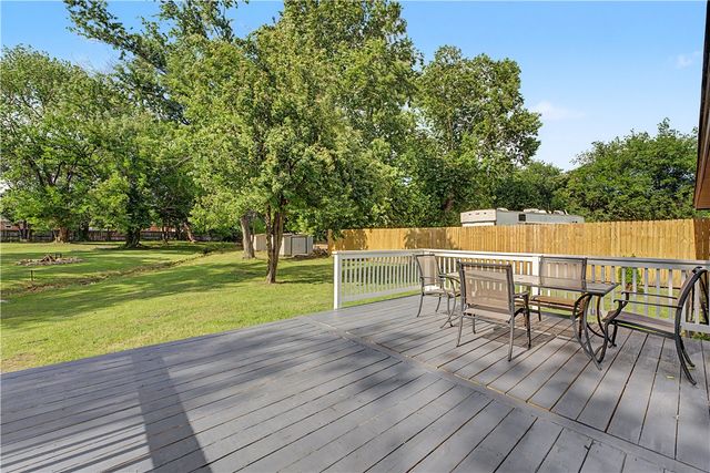 209 Cheri Whitlock Drive, Siloam Springs, AR 72761