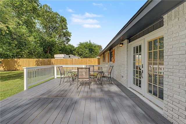 209 Cheri Whitlock Drive, Siloam Springs, AR 72761