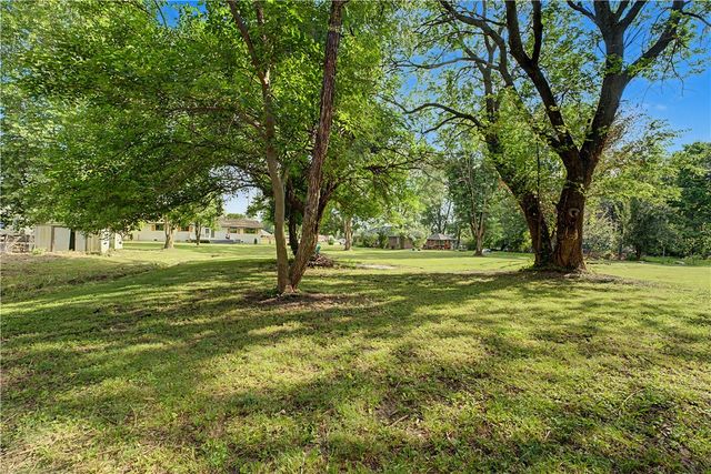 209 Cheri Whitlock Drive, Siloam Springs, AR 72761