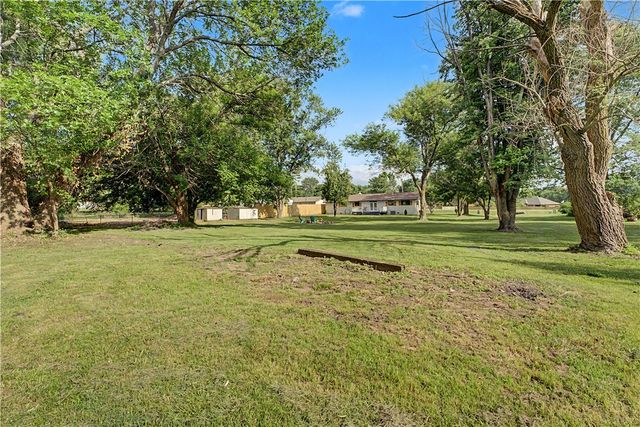209 Cheri Whitlock Drive, Siloam Springs, AR 72761
