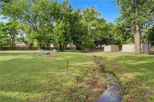 209 Cheri Whitlock Drive, Siloam Springs, AR 72761