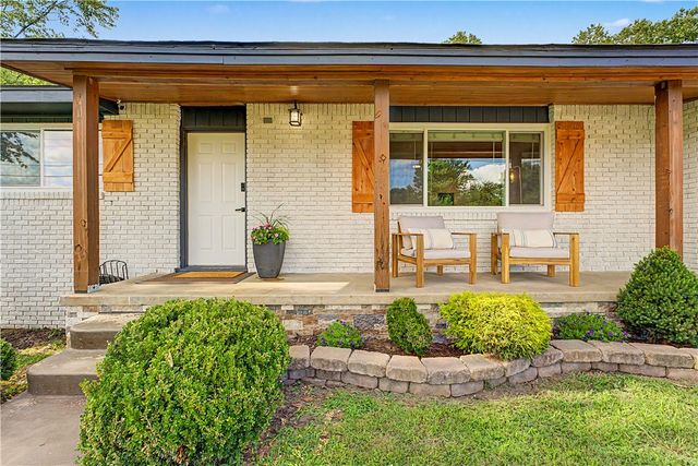 209 Cheri Whitlock Drive, Siloam Springs, AR 72761
