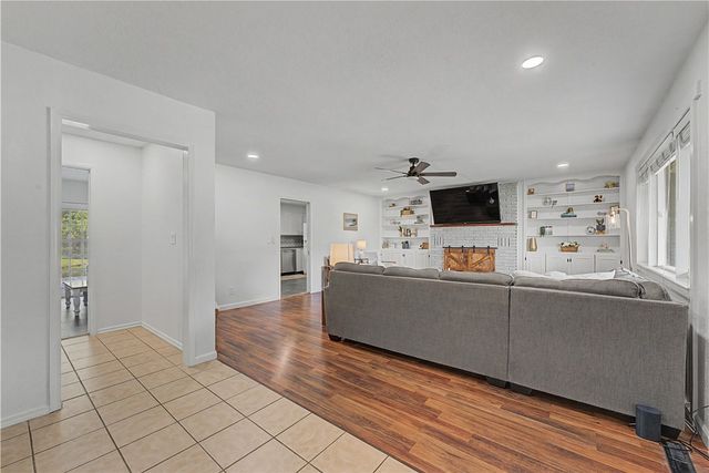 209 Cheri Whitlock Drive, Siloam Springs, AR 72761