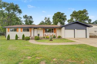 209 Cheri Whitlock Drive, Siloam Springs, AR 72761
