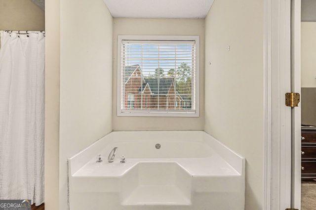 12203 Crestwood Court, Fayetteville, GA 30215