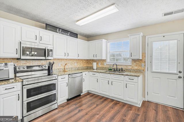 12203 Crestwood Court, Fayetteville, GA 30215