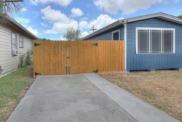 4946 Monitor St, Corpus Christi, TX 78415