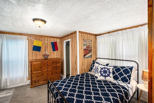 292 6th Avenue, Manistee, MI 49660