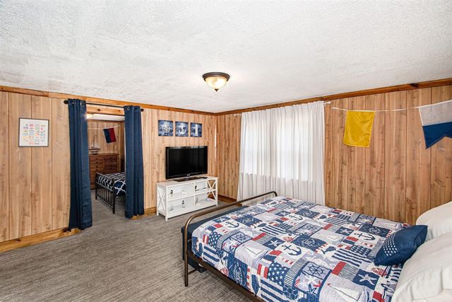 292 6th Avenue, Manistee, MI 49660