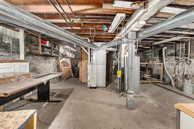 292 6th Avenue, Manistee, MI 49660