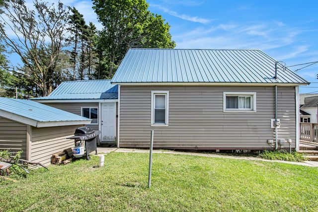 292 6th Avenue, Manistee, MI 49660