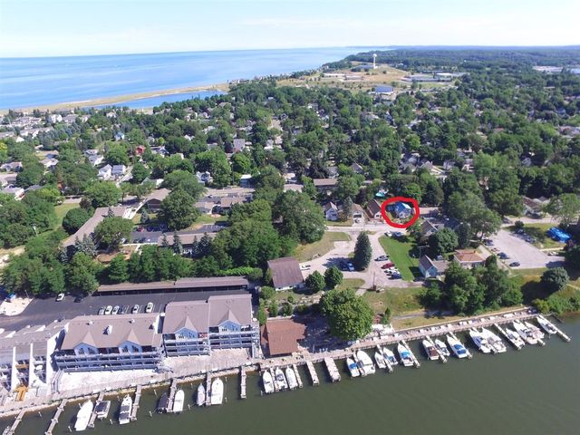 292 6th Avenue, Manistee, MI 49660
