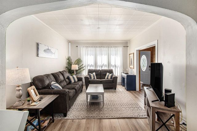 292 6th Avenue, Manistee, MI 49660