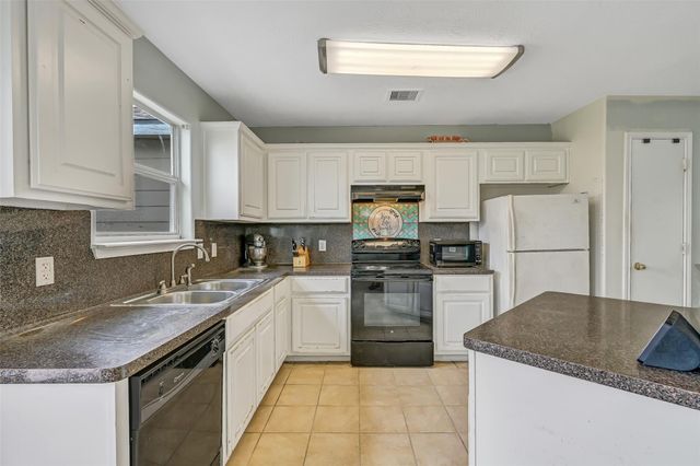 9022 Amberjack Drive, Texas City, TX 77591