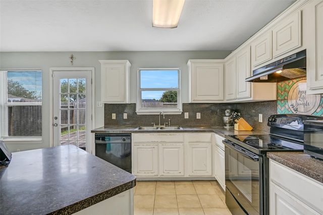 9022 Amberjack Drive, Texas City, TX 77591